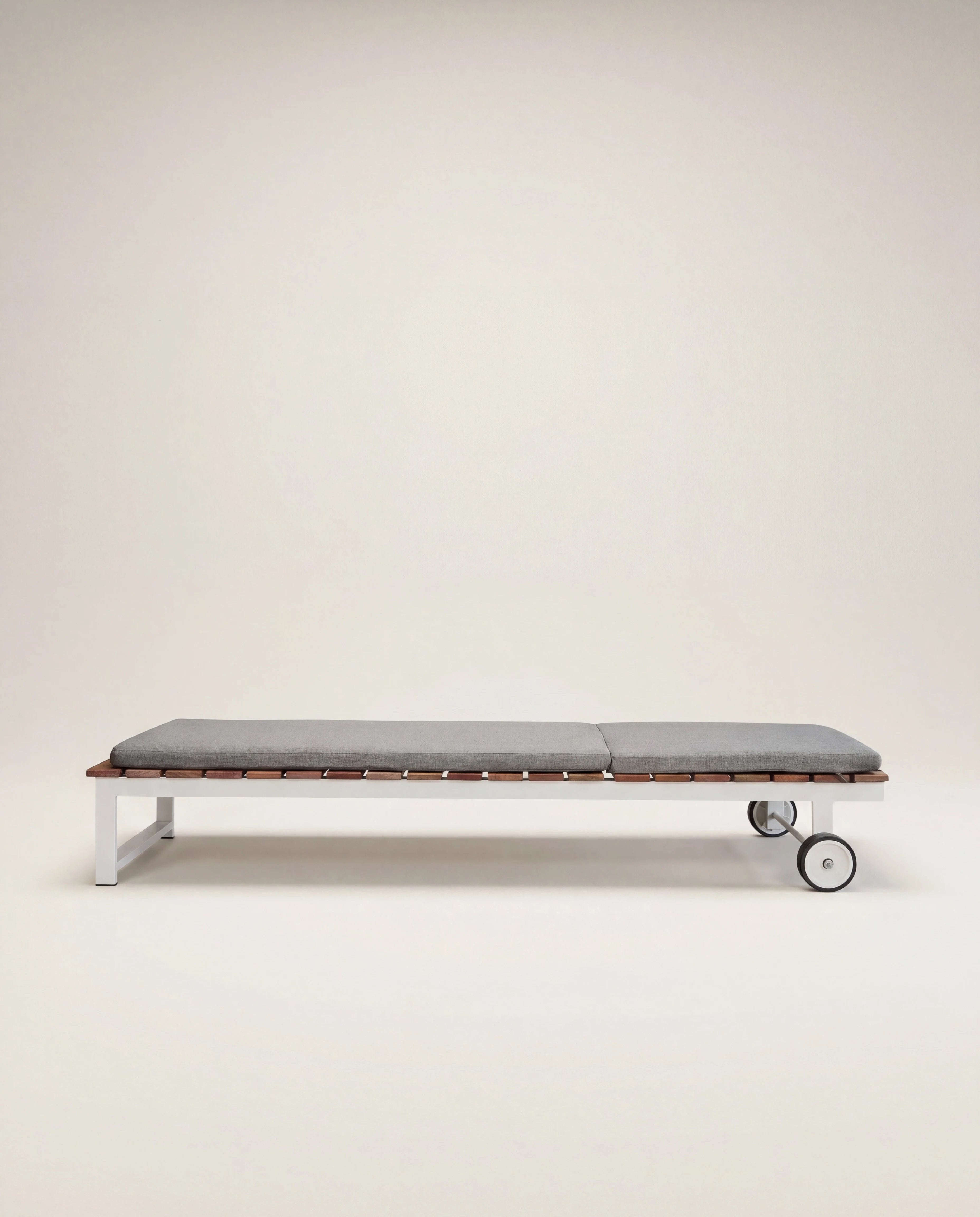 Aenos Sun Lounger