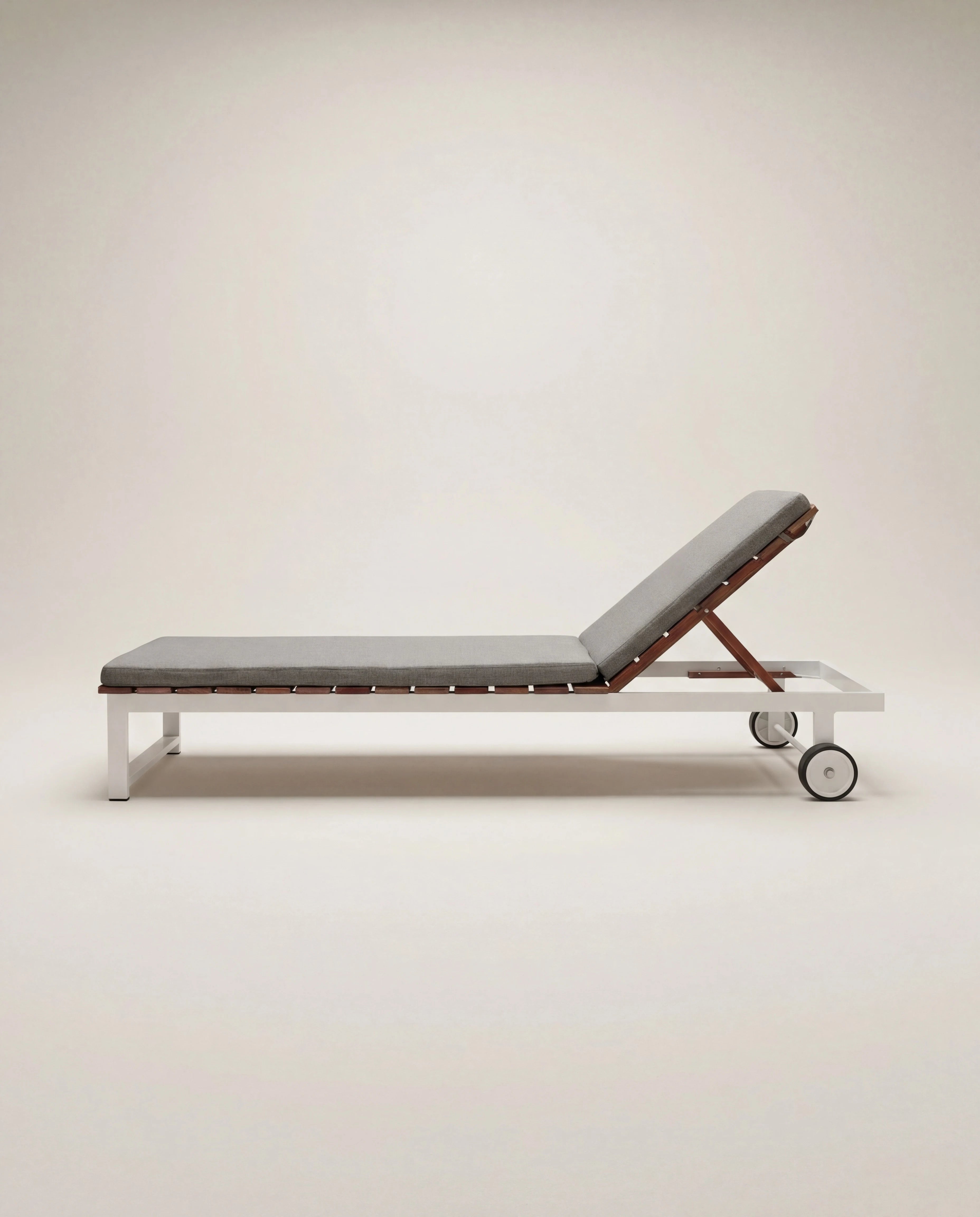 Aenos Sun Lounger