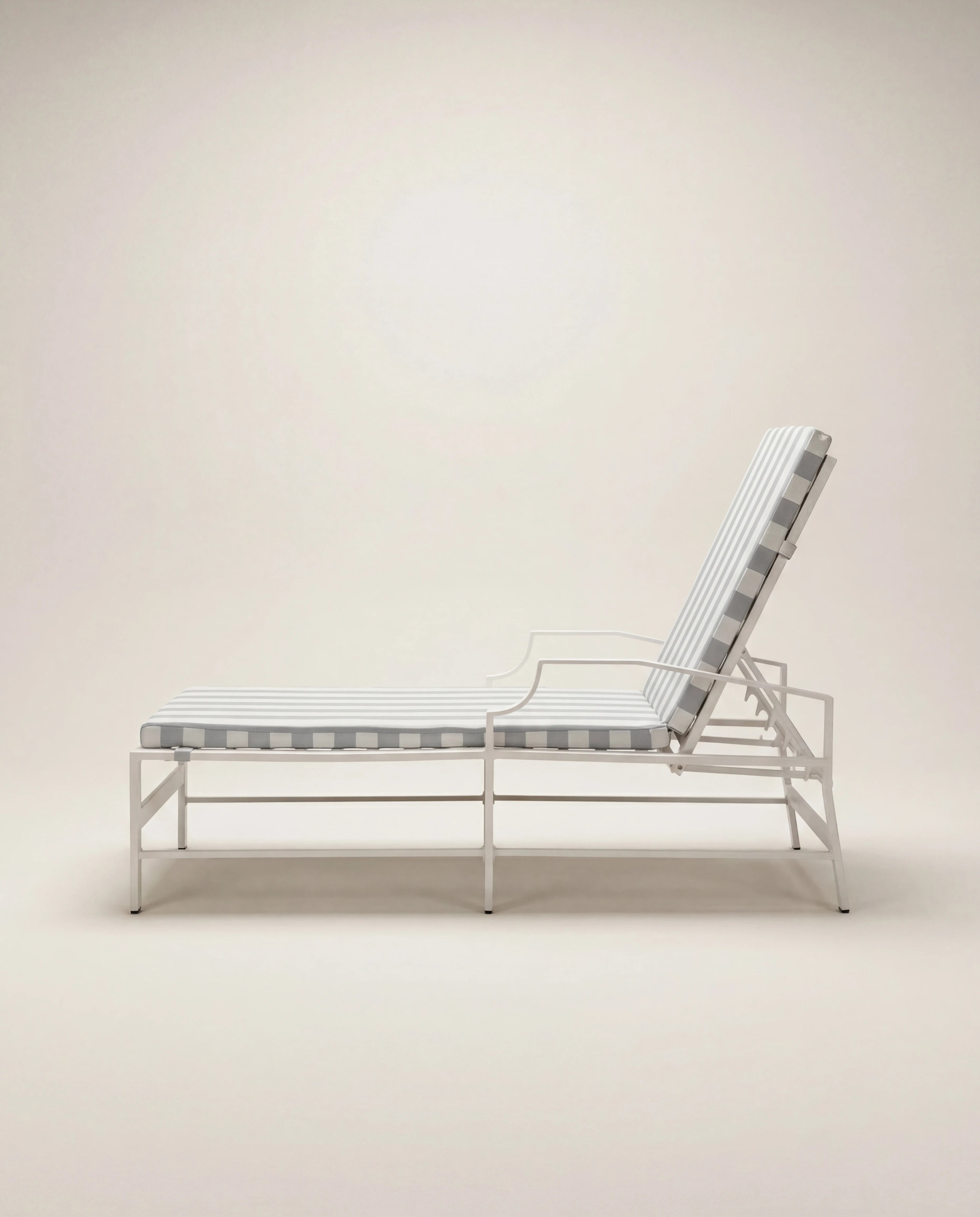 Hibbert Sun Lounger